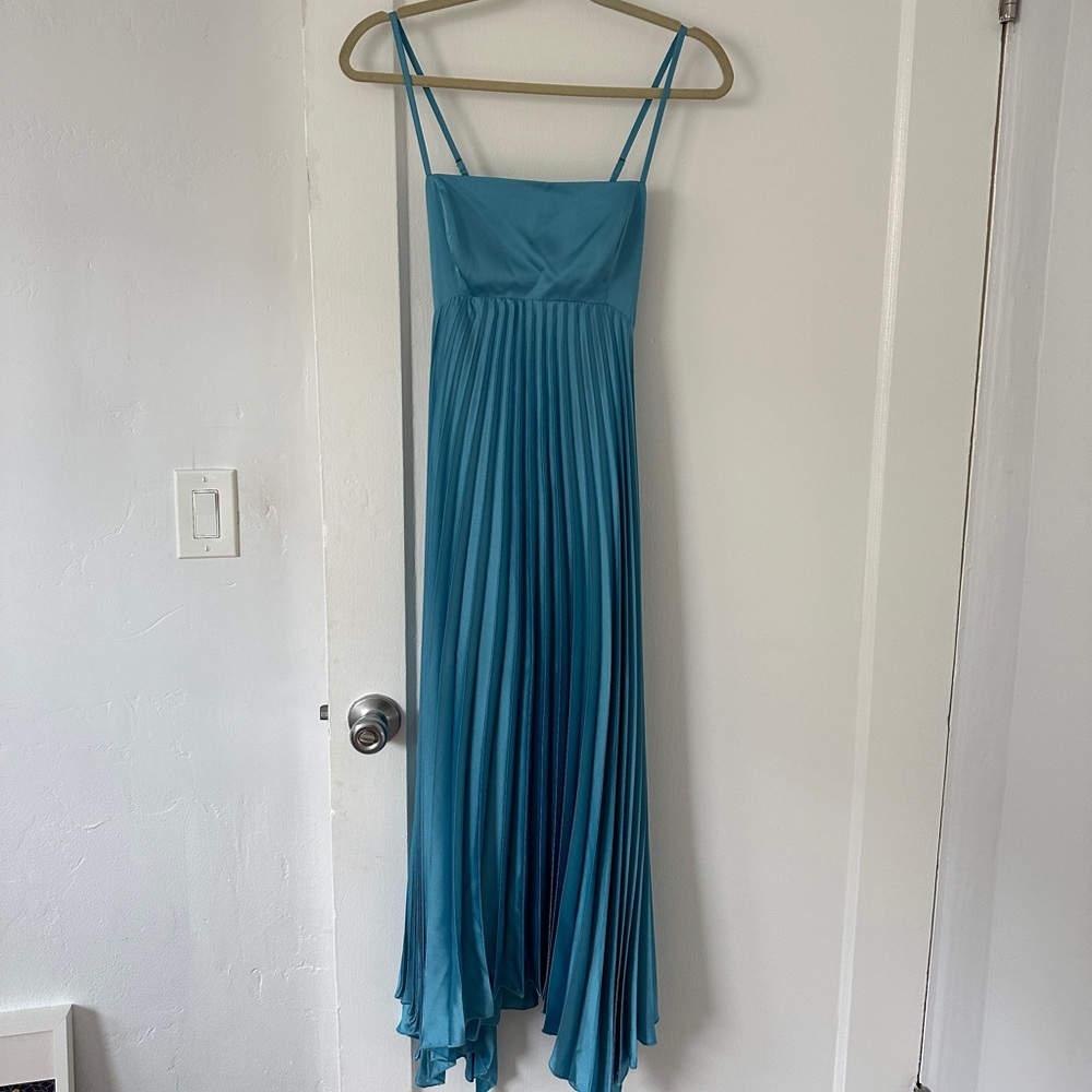 ABERCROMBIE GISELLE PLEATED MIDI DRESS 🦋